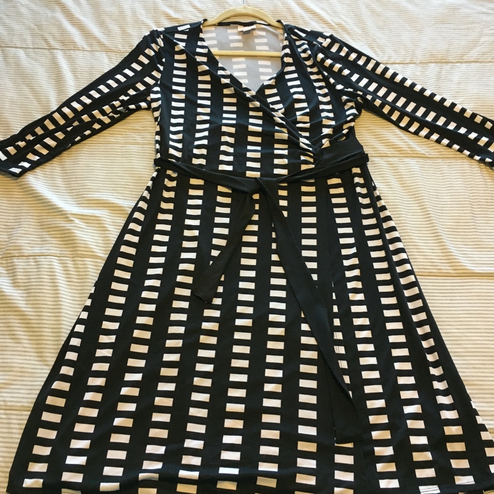 Black & White LuLaRoe Michelle Wrap Dress - Size M